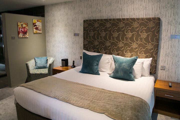 Room 16 of 80