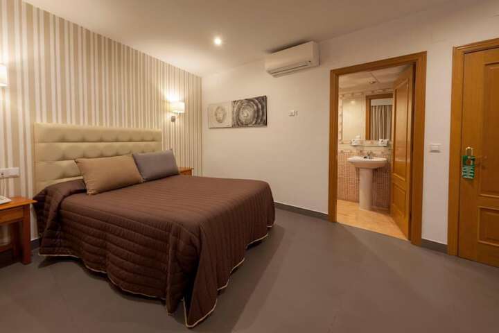 Room 18 of 52