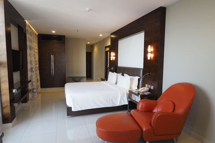 Room 8 of 65