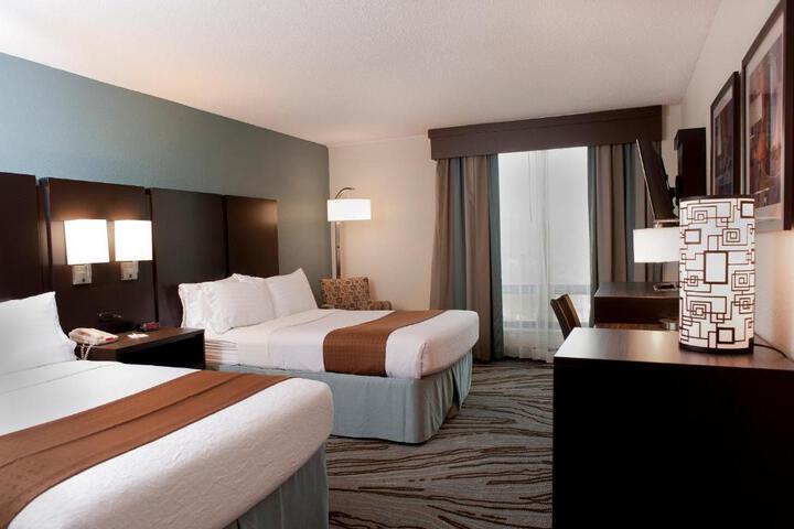 2 Queen Beds (6 of 6)