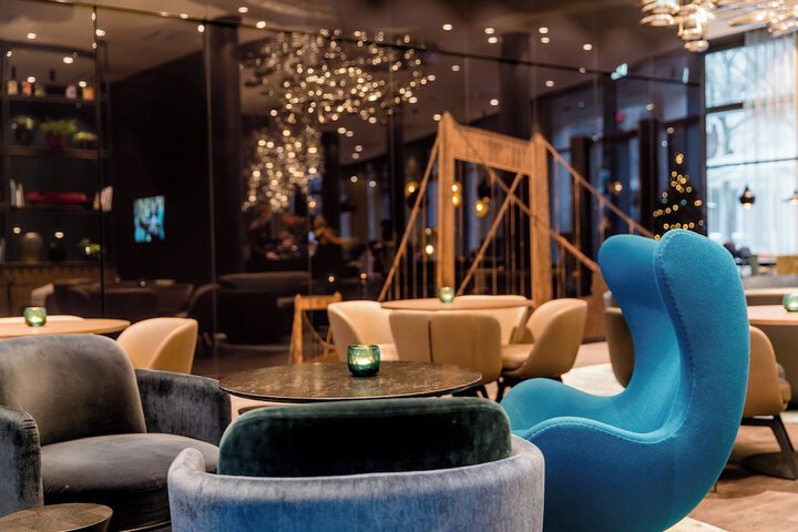 Lounge 30 of 41