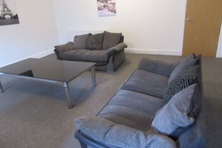 Room 9 of 32
