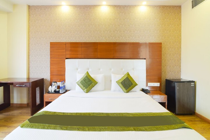 Room 9 of 25