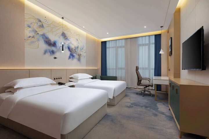 Room 8 of 18