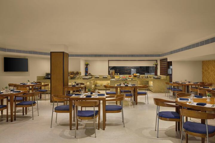 Dining 43 of 64