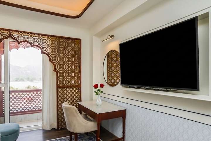 Room 15 of 170