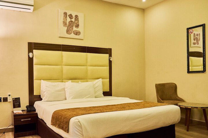 Room 17 of 35