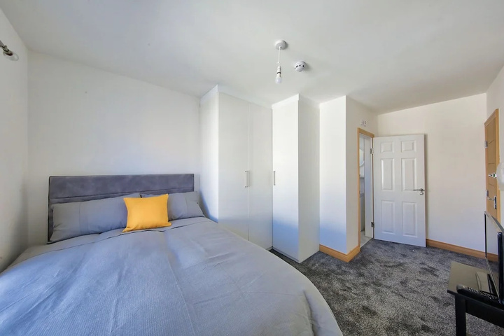 Room 6 of 15