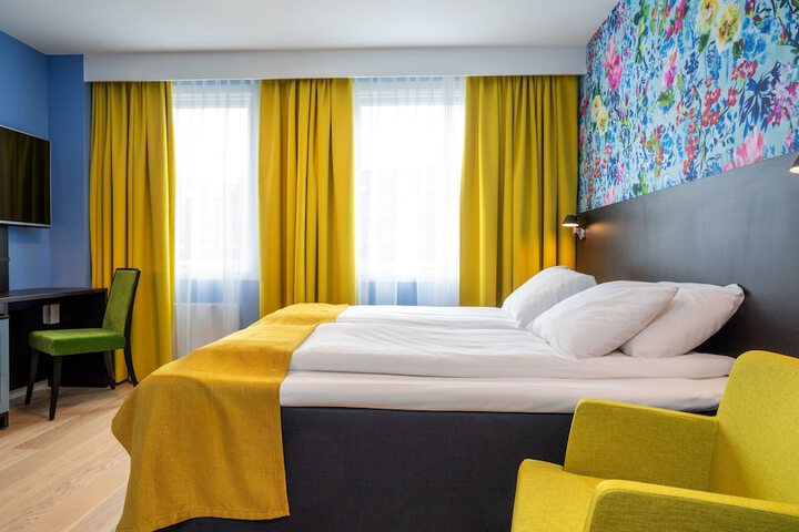Room 10 of 34