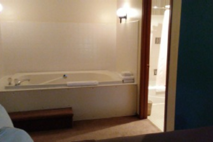 Hot Tub 214 of 348