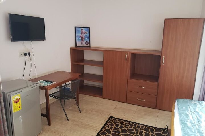 Room 10 of 27