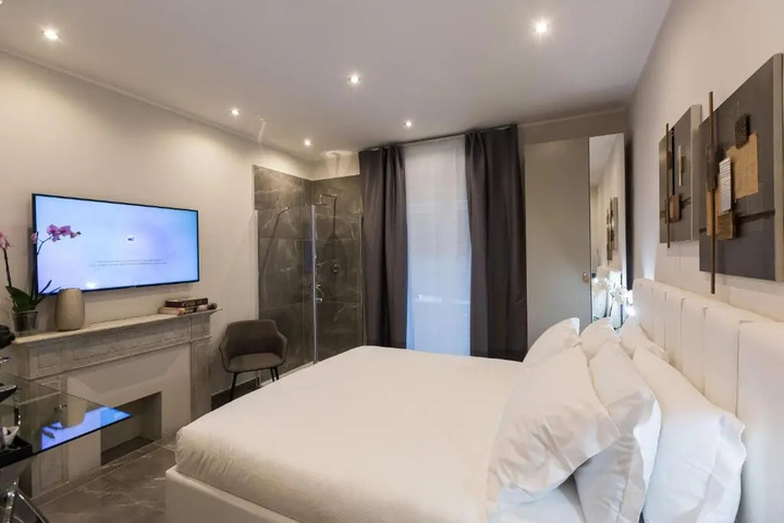 Room 3 of 9