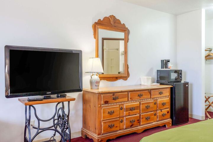 1 Queen Bed (18 of 21)