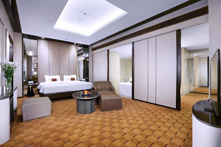 Room 8 of 50