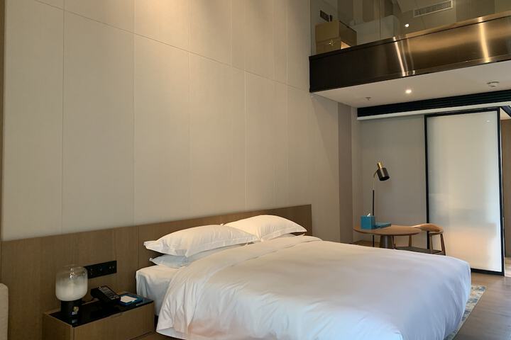 Room 17 of 49