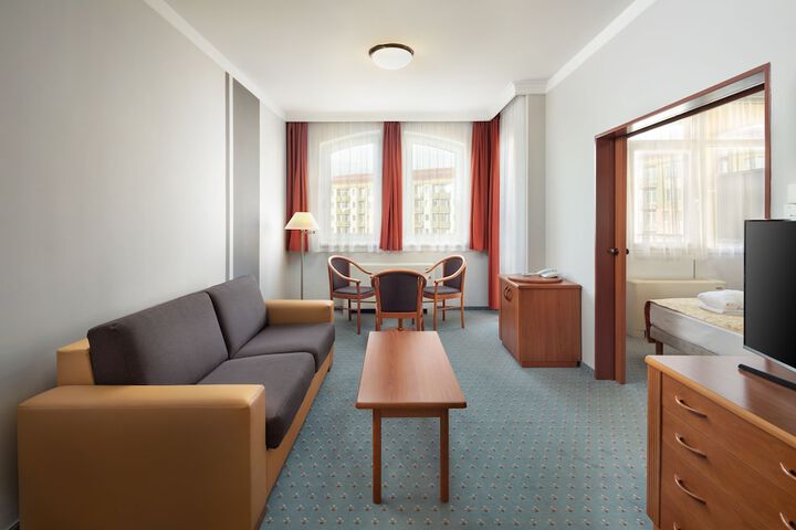 Room 7 of 93
