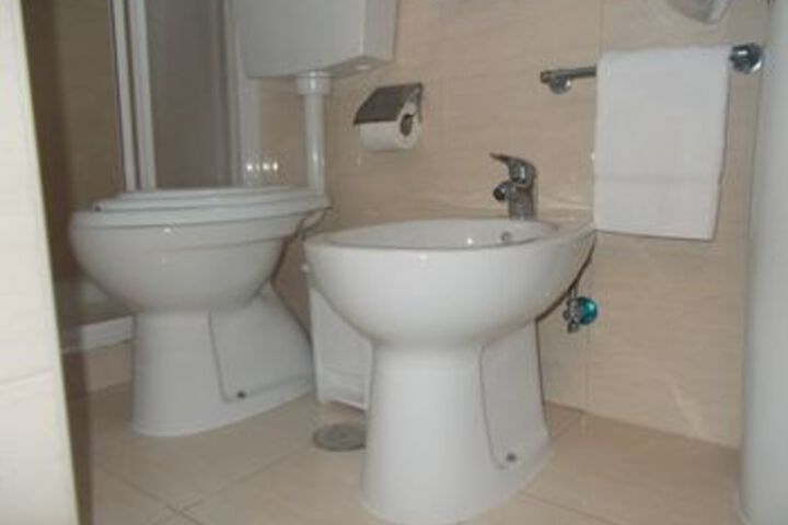 Room 2 of 38