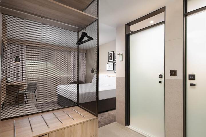 Room 15 of 60