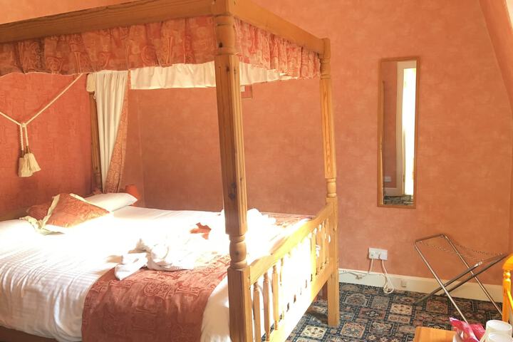 Room 3 of 25