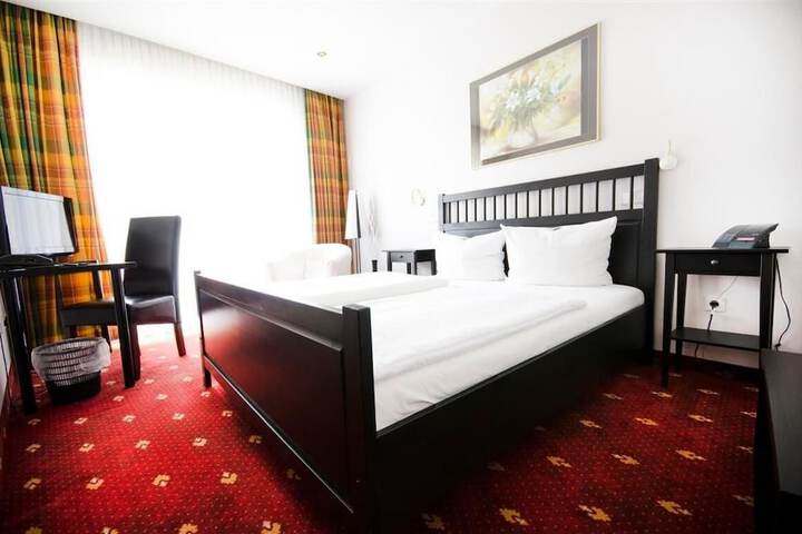 Room 13 of 26