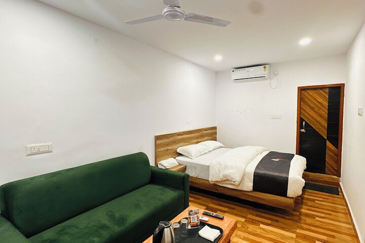 Room 9 of 33