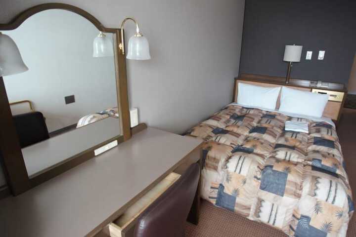 Room 8 of 13