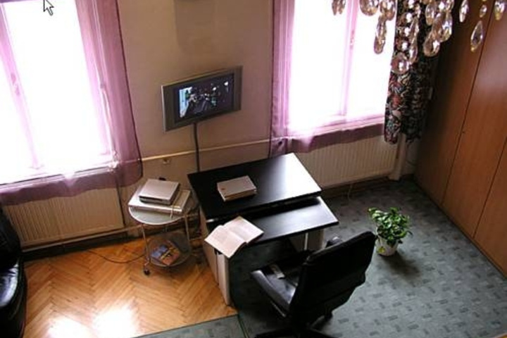 Room 9 of 16