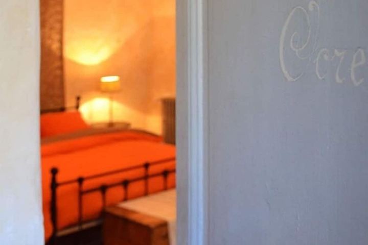 Room 2 of 33