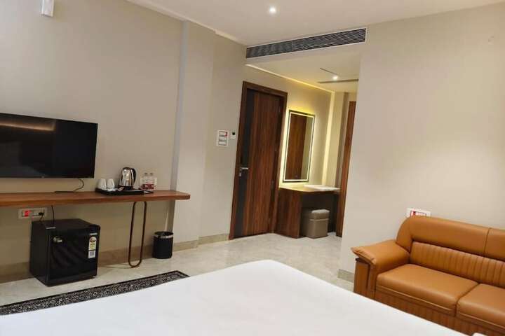 Room 2 of 17