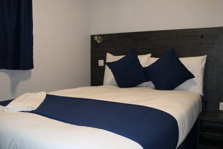 Room 2 of 6