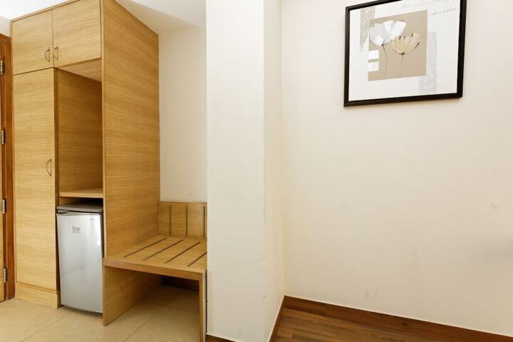 Room 13 of 40