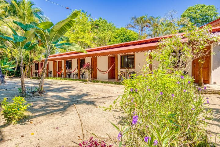 Yucca Beachfront Hotel