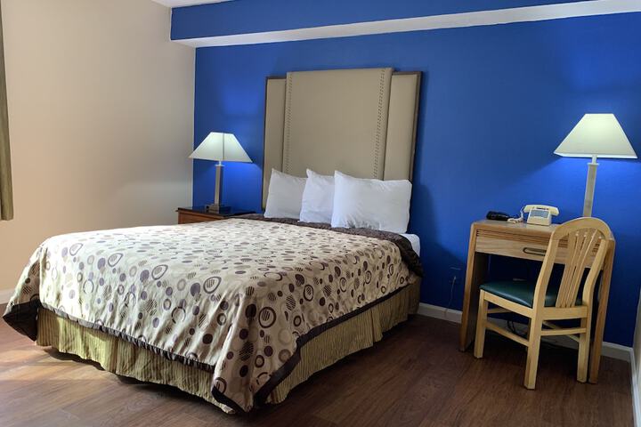 Queen Bed Accessible (2 of 23)