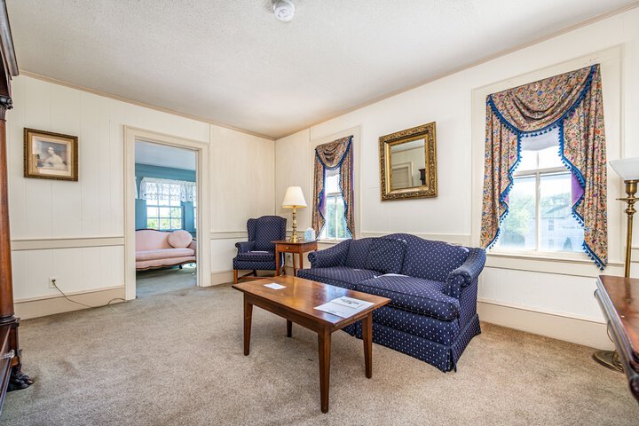 1 Queen Bed (9 of 35)