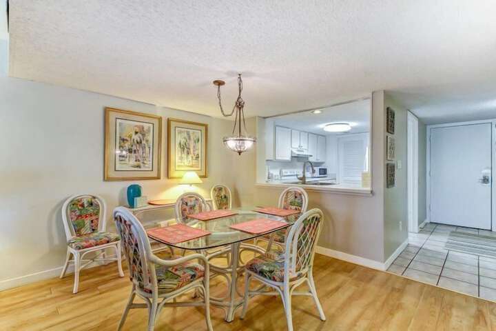 Dining 27 of 35