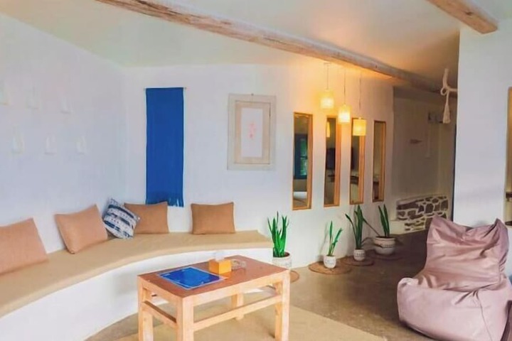 Room 5 of 8