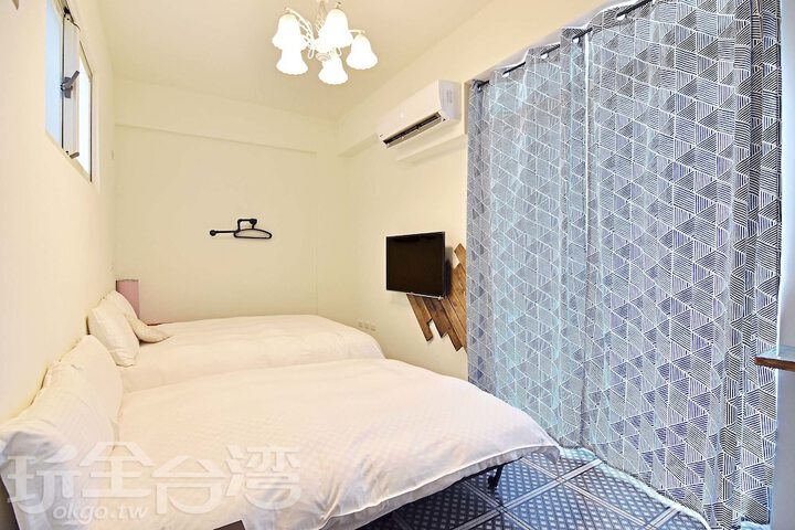 Room 42 of 86