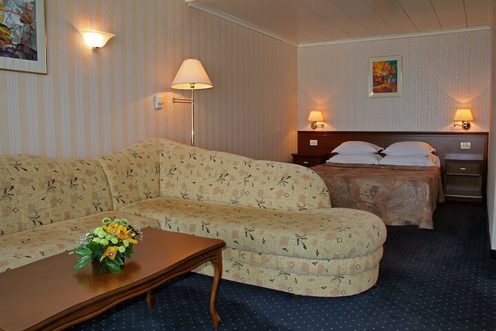 Room 4 of 26