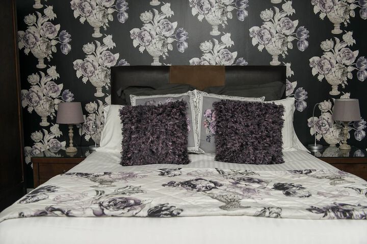 Room 6 of 32