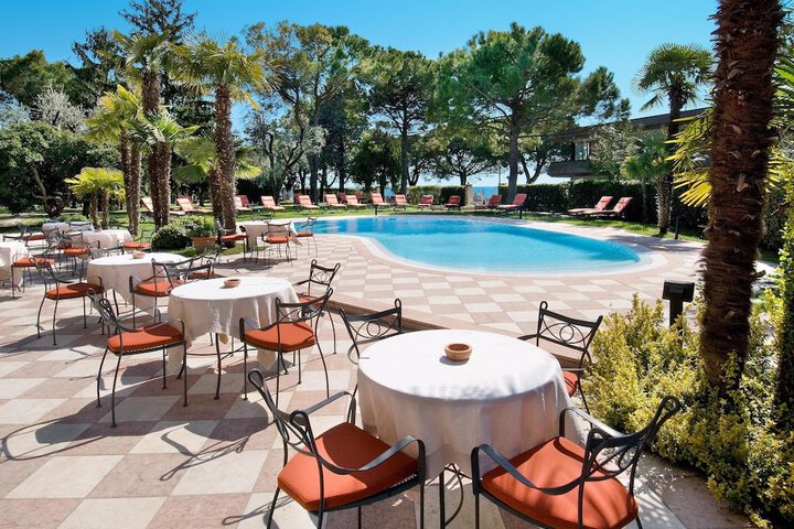 Hotel Pool