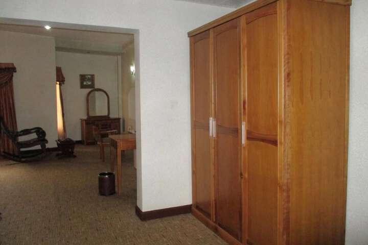 Room 10 of 66