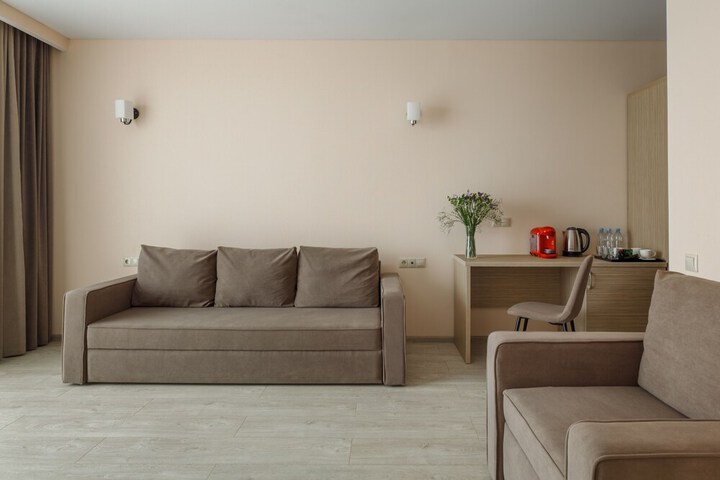 Room 8 of 19