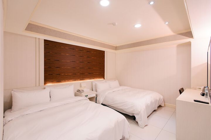 Room 10 of 67