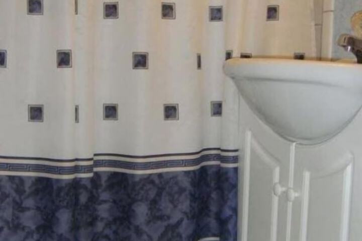 Room 16 of 28