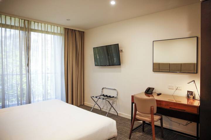 Room 13 of 40