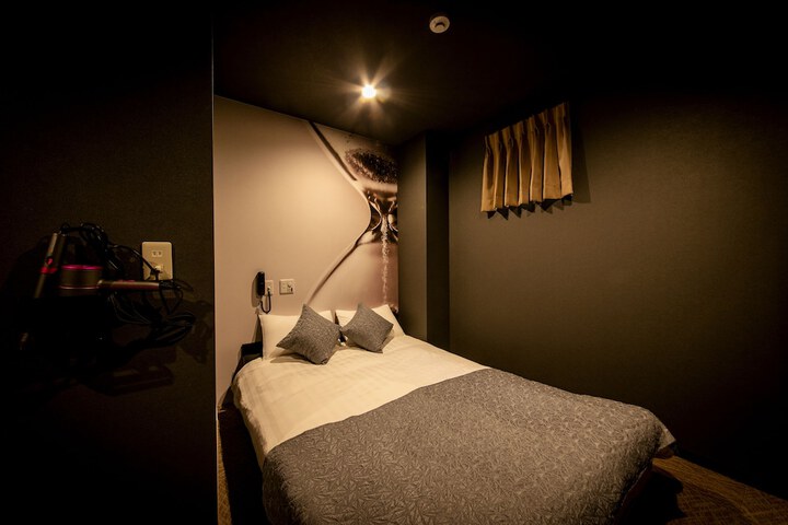 Room 16 of 64