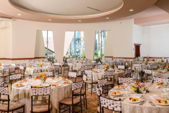 Ballroom/Hall 73 of 86
