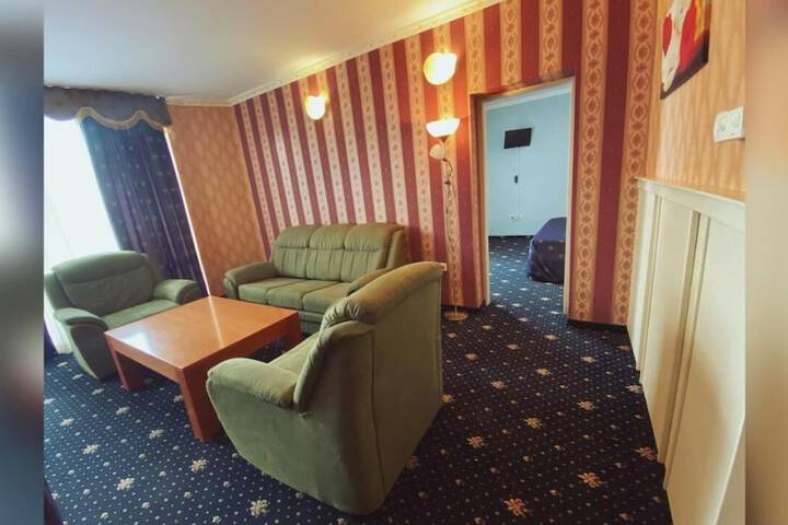 Room 27 of 28