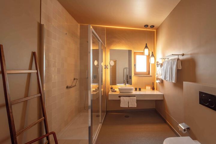 Room 28 of 51