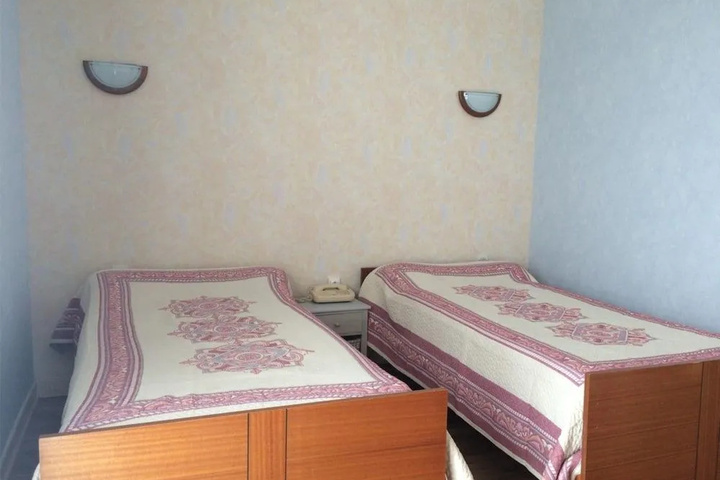 Room 7 of 16